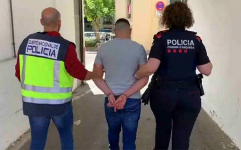 إسبانيا.. توقيف تاجر مخدرات مطلوب لدى السلطات القضائية المغربية إسبانيا.. توقيف تاجر مخدرات مطلوب لدى السلطات القضائية المغربية