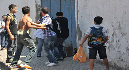 ضبط ثلاثة تلاميذ بأحد أقسام ثانوية ببني انصار بعد تناولهم مخدر المعجون ضبط ثلاثة تلاميذ بأحد أقسام ثانوية ببني انصار بعد تناولهم مخدر المعجون