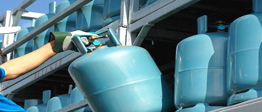 وزيرة.. هذه حقيقة التلاعب في وزن قنينة الغاز "بوطاغاز" وزيرة.. هذه حقيقة التلاعب في وزن قنينة الغاز "بوطاغاز"