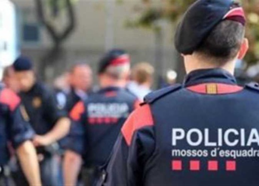 إسبانيا.. توقيف زوجين مغربيين يستغلان مهاجرين سريين في أشغال يومية مقابل 200 أورو إسبانيا.. توقيف زوجين مغربيين يستغلان مهاجرين سريين في أشغال يومية مقابل 200 أورو