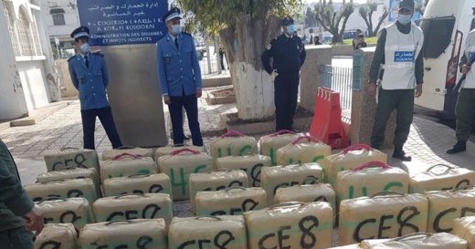 الجمارك تتصدى لتهريب أكثر من 19 مليون سيجارة الجمارك تتصدى لتهريب أكثر من 19 مليون سيجارة