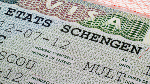 المغاربة ينفقون 10 ملايين دولار على طلبات تأشيرات شينغن في هذه المدة المغاربة ينفقون 10 ملايين دولار على طلبات تأشيرات شينغن في هذه المدة