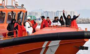 خفر السواحل الإسباني يقدم المساعدة ل 35 مهاجرا من أبناء الريف خفر السواحل الإسباني يقدم المساعدة ل 35 مهاجرا من أبناء الريف