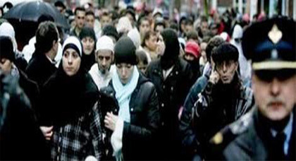 الريفيون بهولندا يضيقون على أبنائهم خوفاً من الإلتحاق بداعش الريفيون بهولندا يضيقون على أبنائهم خوفاً من الإلتحاق بداعش