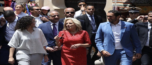 سيدة البيت الأبيض تزور مدرسة بن يوسف التاريخية سيدة البيت الأبيض تزور مدرسة بن يوسف التاريخية