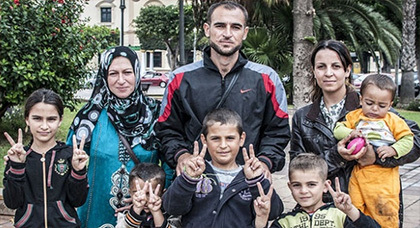 تزايد عدد اللاجئين السوريين المتسللين إلى مليلية سنة 2014 مقارنة بعدد المهاجرين الأفارقة تزايد عدد اللاجئين السوريين المتسللين إلى مليلية سنة 2014 مقارنة بعدد المهاجرين الأفارقة