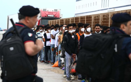 دول الاتحاد الأوروبي توافق على إعادة طالبي اللجوء عاجلا إلى المغرب دول الاتحاد الأوروبي توافق على إعادة طالبي اللجوء عاجلا إلى المغرب