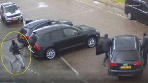 ينحدر من الحسيمة.. قائد شبكة إجرامية ببلجيكا مدان ب21 سنة يهرب من السجن ينحدر من الحسيمة.. قائد شبكة إجرامية ببلجيكا مدان ب21 سنة يهرب من السجن