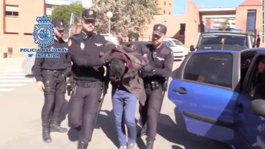 اعتقال مغاربة ضمن شبكة إجرامية تستغل مهاجرين سريين بإسبانيا اعتقال مغاربة ضمن شبكة إجرامية تستغل مهاجرين سريين بإسبانيا