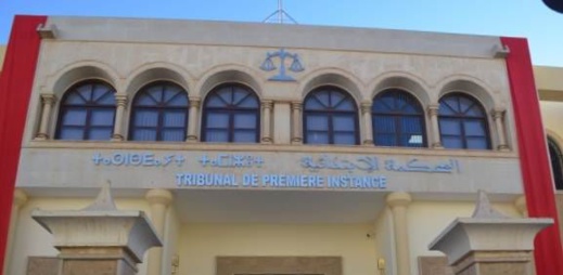 ابتدائية الدريوش توزع 24 شهراً على رئيس جماعة وشقيقه ومساعدهما بسبب حيازة المخدرات ابتدائية الدريوش توزع 24 شهراً على رئيس جماعة وشقيقه ومساعدهما بسبب حيازة المخدرات