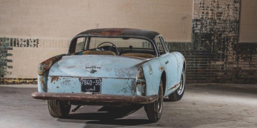 فقدت وعثر عليها.. هذه تفاصيل بيع سيارة الملك الراحل محمد الخامس بالمزاد العلني فقدت وعثر عليها.. هذه تفاصيل بيع سيارة الملك الراحل محمد الخامس بالمزاد العلني