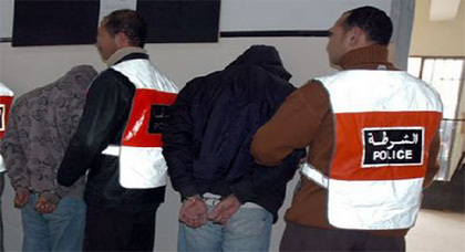 عصابة تهاجم محلاً تجارياً وتسلب صاحبه ما بحوزته من مال بالدريوش عصابة تهاجم محلاً تجارياً وتسلب صاحبه ما بحوزته من مال بالدريوش