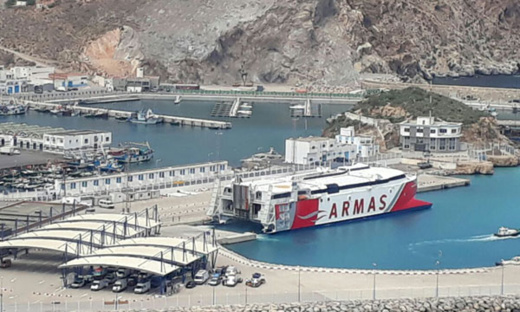 باخرة للمسافرين تغير وجهتها إلى بني انصار بعد فشل رسوها بميناء الحسيمة باخرة للمسافرين تغير وجهتها إلى بني انصار بعد فشل رسوها بميناء الحسيمة