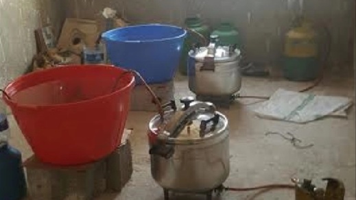 وفاة شخص ب "ماء الحياة" يجر شخصين للاعتقال بالعروي وفاة شخص ب "ماء الحياة" يجر شخصين للاعتقال بالعروي