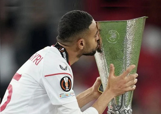 مورينيو يحسم الموقف من إنتقال يوسف النصيري إلى روما مورينيو يحسم الموقف من إنتقال يوسف النصيري إلى روما