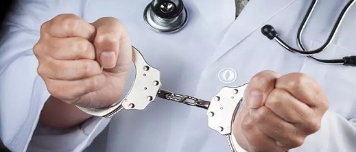 المؤثرات العقلية تقود إلى اعتقال طبيب وصيدلاني المؤثرات العقلية تقود إلى اعتقال طبيب وصيدلاني