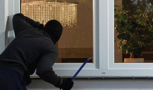 عقد كامل من السجن النافذ للص يحترف سرقة المنازل بالحسيمة عقد كامل من السجن النافذ للص يحترف سرقة المنازل بالحسيمة