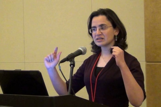 الوزيرة مزور: هناك ا قرار قضائي يؤكد عدم شرعية استخدام اللغة الفرنسية بالإدارات الوزيرة مزور: هناك ا قرار قضائي يؤكد عدم شرعية استخدام اللغة الفرنسية بالإدارات