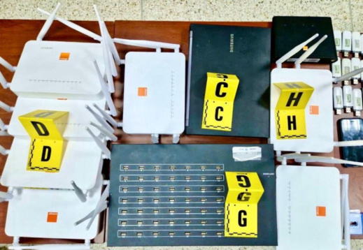 قرصنة المكالمات الدولية تجر عشرينيا للاعتقال قرصنة المكالمات الدولية تجر عشرينيا للاعتقال