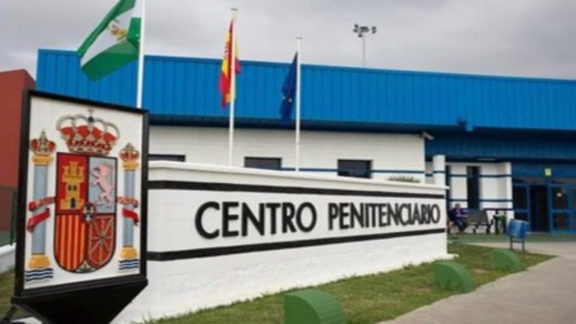 اندلاع أعمال شغب إثر انتحار مهاجر مغربي بسجن في إسبانيا اندلاع أعمال شغب إثر انتحار مهاجر مغربي بسجن في إسبانيا