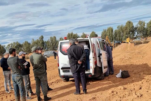 بسبب إغمائها.. مواطنون وسباحون ينقلون فتاة كادت تموت غرقا بشاطئ أركمان الى المستشفى بسبب إغمائها.. مواطنون وسباحون ينقلون فتاة كادت تموت غرقا بشاطئ أركمان الى المستشفى