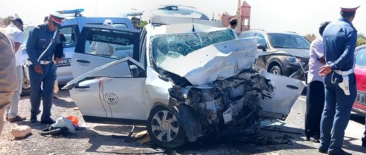 مصرع 7 أشخاص في حادثة سير خطيرة بين طاكسي وسيارة خفيفة مصرع 7 أشخاص في حادثة سير خطيرة بين طاكسي وسيارة خفيفة