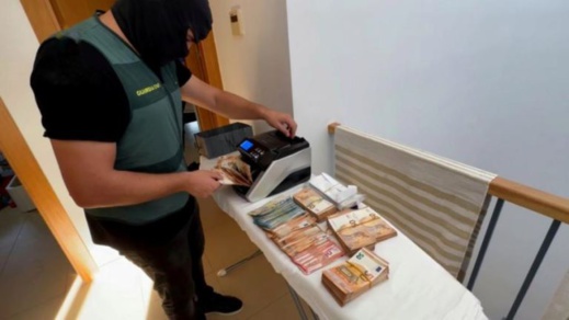 يقودها بارون مغربي.. الأمن يطيح بعصابة الريفي في ألميريا يقودها بارون مغربي.. الأمن يطيح بعصابة الريفي في ألميريا