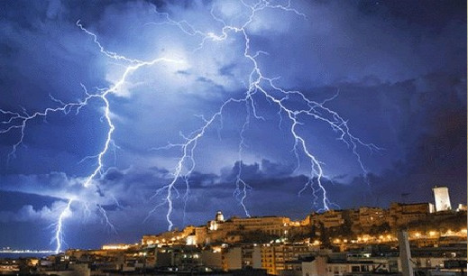 زخات رعدية مطرية بهذه المناطق من المملكة زخات رعدية مطرية بهذه المناطق من المملكة