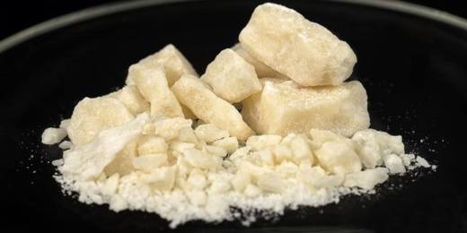 مخدر الفقراء.. انتشار "البوفا" بين القاصرين والشباب يسائل رئيس الحكومة مخدر الفقراء.. انتشار "البوفا" بين القاصرين والشباب يسائل رئيس الحكومة