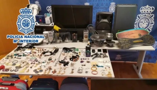 توقيف مغربي ضمن عصابة إجرامية متخصصة في سرقة المنازل بإسبانيا توقيف مغربي ضمن عصابة إجرامية متخصصة في سرقة المنازل بإسبانيا