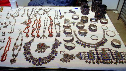 ضبط أزيد من 160 كلغ من مجوهرات الفضة ببني أنصار ضبط أزيد من 160 كلغ من مجوهرات الفضة ببني أنصار