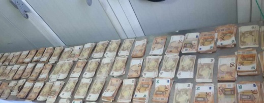 جمارك بني أنصار تحبط عملية لتهريب مبلغ كبير من العملة الصعبة