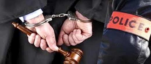 إحالة مسؤول قضائي على الحبس بتهمة الرشوة واستغلال النفوذ.. وهكذا ألقي عليه القبض إحالة مسؤول قضائي على الحبس بتهمة الرشوة واستغلال النفوذ.. وهكذا ألقي عليه القبض