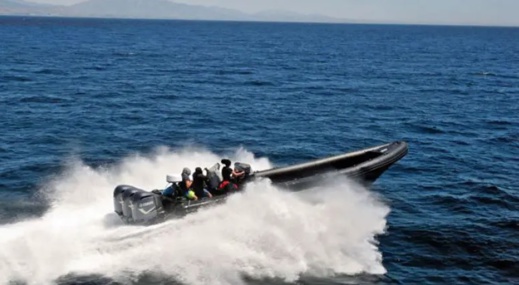 اعتراض زورق "فانتوم" قبالة سواحل الدريوش وإيقاف 4 أشخاص اعتراض زورق "فانتوم" قبالة سواحل الدريوش وإيقاف 4 أشخاص