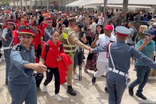 استقبال حافل للبؤات الأطلس بمطار محمد الخامس استقبال حافل للبؤات الأطلس بمطار محمد الخامس