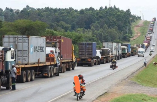 سائقون مغاربة عالقون بسبب الأوضاع قرب الحدود الجنوبية للجزائر سائقون مغاربة عالقون بسبب الأوضاع قرب الحدود الجنوبية للجزائر