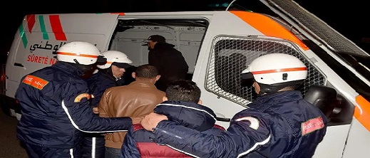 اعتقال 12 شخصا لقيامهم بأعمال عنف وتخريب للممتلكات العامة اعتقال 12 شخصا لقيامهم بأعمال عنف وتخريب للممتلكات العامة