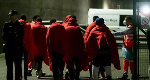 انقاذ 13 مهاجرا في سواحل ألميريا علقوا في البحر بعد نفاذ بنزين قاربهم انقاذ 13 مهاجرا في سواحل ألميريا علقوا في البحر بعد نفاذ بنزين قاربهم