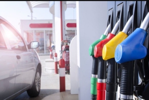 الأباطرة يلتزمون الصمت.. أرباب محطات الوقود يتبرؤون من الزيادة في أسعار المحروقات الأباطرة يلتزمون الصمت.. أرباب محطات الوقود يتبرؤون من الزيادة في أسعار المحروقات