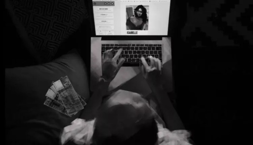 مغربية تنصب على سويسري في أموال طائلة بعد علاقة حب زائفة مغربية تنصب على سويسري في أموال طائلة بعد علاقة حب زائفة