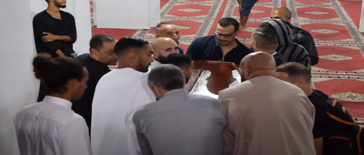 تشييع جنازة فنان كوميدي جزائري شهير إلى مثواه الاخير بالمغرب تشييع جنازة فنان كوميدي جزائري شهير إلى مثواه الاخير بالمغرب