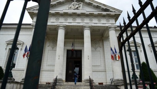 رأس خنزير أمام قنصلية المغرب بكورسيكا.. القضاء الفرنسي يفتح تحقيقا رأس خنزير أمام قنصلية المغرب بكورسيكا.. القضاء الفرنسي يفتح تحقيقا