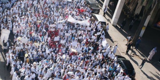 أساتذة التعليم الثانوي التأهيلي يدشنون الموسم الدراسي بالاحتجاج أساتذة التعليم الثانوي التأهيلي يدشنون الموسم الدراسي بالاحتجاج