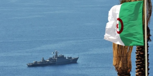 البحرية الجزائرية تطلق النار على 4 مغاربة كانوا على متن "جيت سكي" البحرية الجزائرية تطلق النار على 4 مغاربة كانوا على متن "جيت سكي"