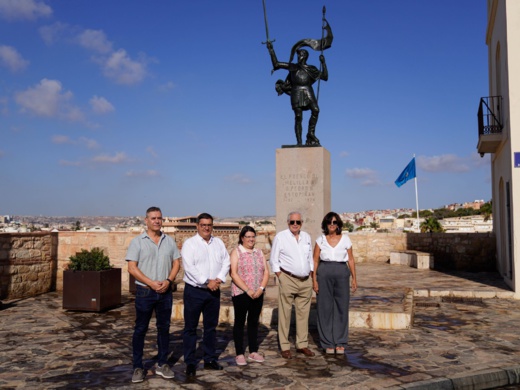 بعد بتر يده من طرف مغاربة.. السلطات الإسبانية ترمم تمثال قائد الغزو العسكري لمليلية بعد بتر يده من طرف مغاربة.. السلطات الإسبانية ترمم تمثال قائد الغزو العسكري لمليلية