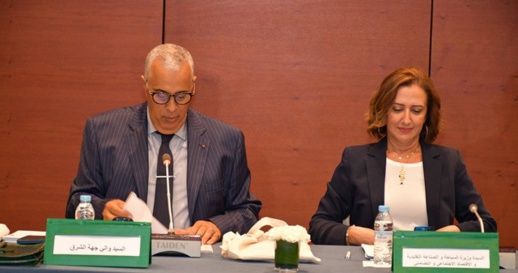 وزيرة السياحة تروج لمحطة السعيدية من قلب الناظور.. ومنتخبو الإقليم يكتفون بالتصفيق والتقاط الصور وزيرة السياحة تروج لمحطة السعيدية من قلب الناظور.. ومنتخبو الإقليم يكتفون بالتصفيق والتقاط الصور