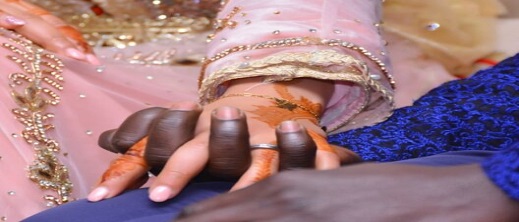 تعديل قانوني لمنح الجنسية للأجنبي المتزوج من مغربية يخلق الجدل تعديل قانوني لمنح الجنسية للأجنبي المتزوج من مغربية يخلق الجدل