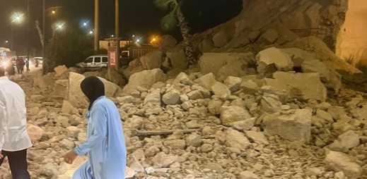 حصيلة أولية رسمية... 296 قتيلا و 153 جريحا إثر الزلزال العنيف حصيلة أولية رسمية... 296 قتيلا و 153 جريحا إثر الزلزال العنيف