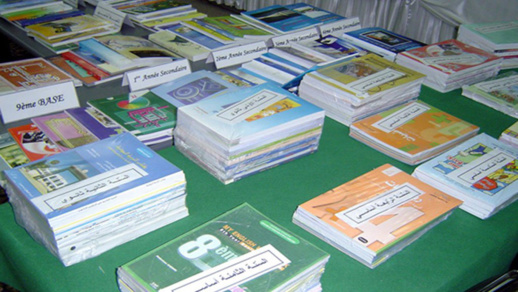 الأمن يعتقل مدير مدرسة وأربعة أشخاص تورطوا في بيع آلاف الكتب المدرسية المجانية الأمن يعتقل مدير مدرسة وأربعة أشخاص تورطوا في بيع آلاف الكتب المدرسية المجانية
