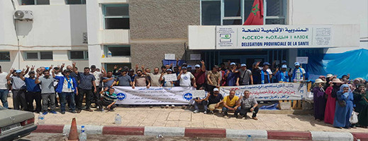 نقابة تحول وقفة احتجاجية الى حملة للتبرع بالدم وتعلن عن حملة اخرى لجمع التبرعات المادية والعينية نقابة تحول وقفة احتجاجية الى حملة للتبرع بالدم وتعلن عن حملة اخرى لجمع التبرعات المادية والعينية